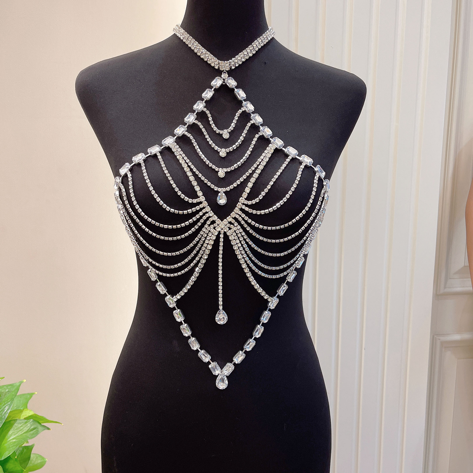 Picture of Cross-border sexy beach accessories rhinestone Diamond-embedded Big Peach heart tassel body chain bra accessories factory one-piece delivery