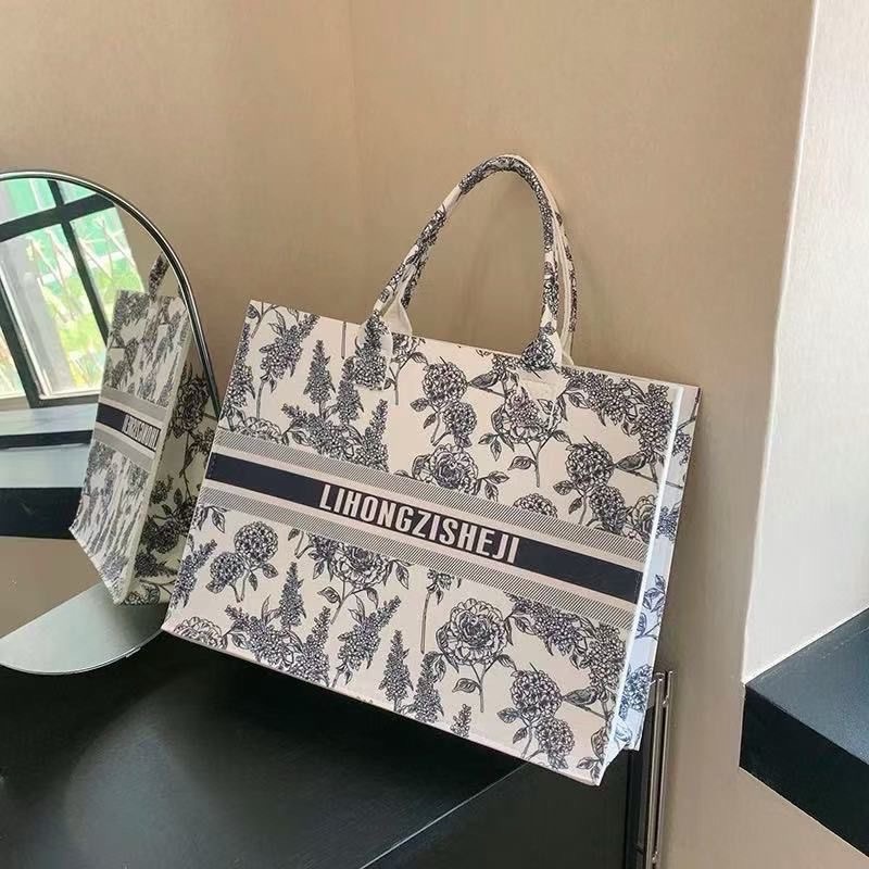 2025 Chinese Style Felt Bag Blue and White Porcelain Souvenir Handbag Tote Bag Popular Bag Large Capacity Shopping Commuter Bag