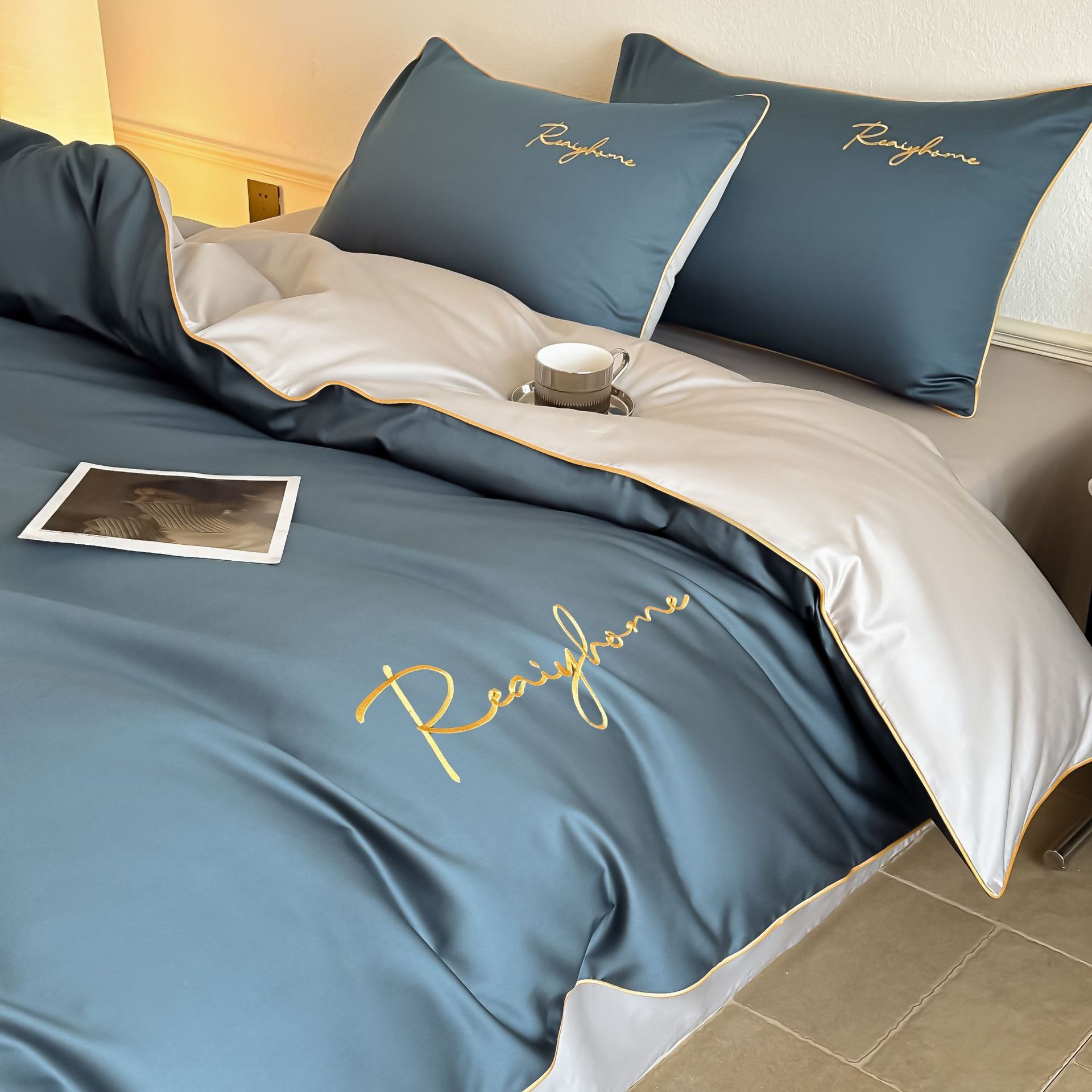 Picture of 60 Xinjiang long-staple cotton four-piece cotton bed sheet bed hat light luxury embroidery dormitory three-piece cotton bedding s