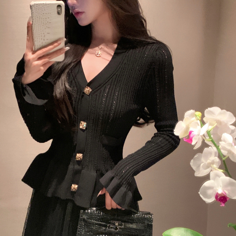 Knitwear Black and White French Hollow-out Ruffled V-Neck Long-sleeved 2024 Early Autumn Top Short Coat