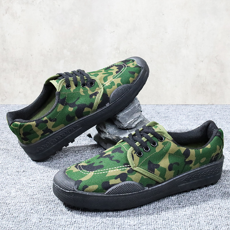 Picture of Liberation shoes men's construction site shoes labor protection shoes low side liberation shoes yellow rubber shoes factory wholesale a generation of hair