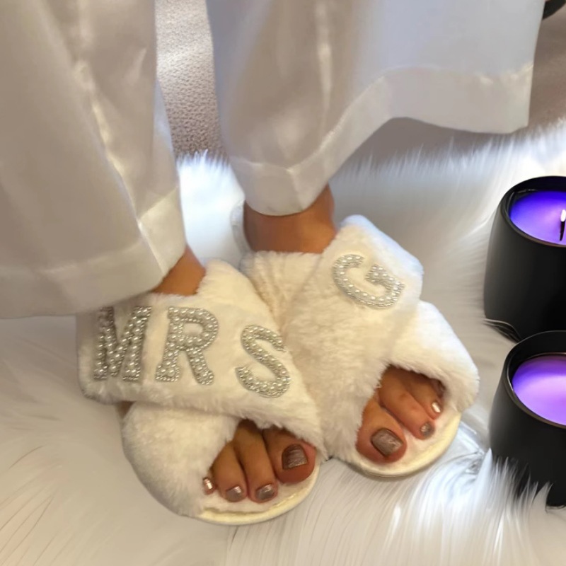 Ins cross-border ETSY pearl letter MRS plush cross strap slippers wedding party bridesmaid gift a generation of hair