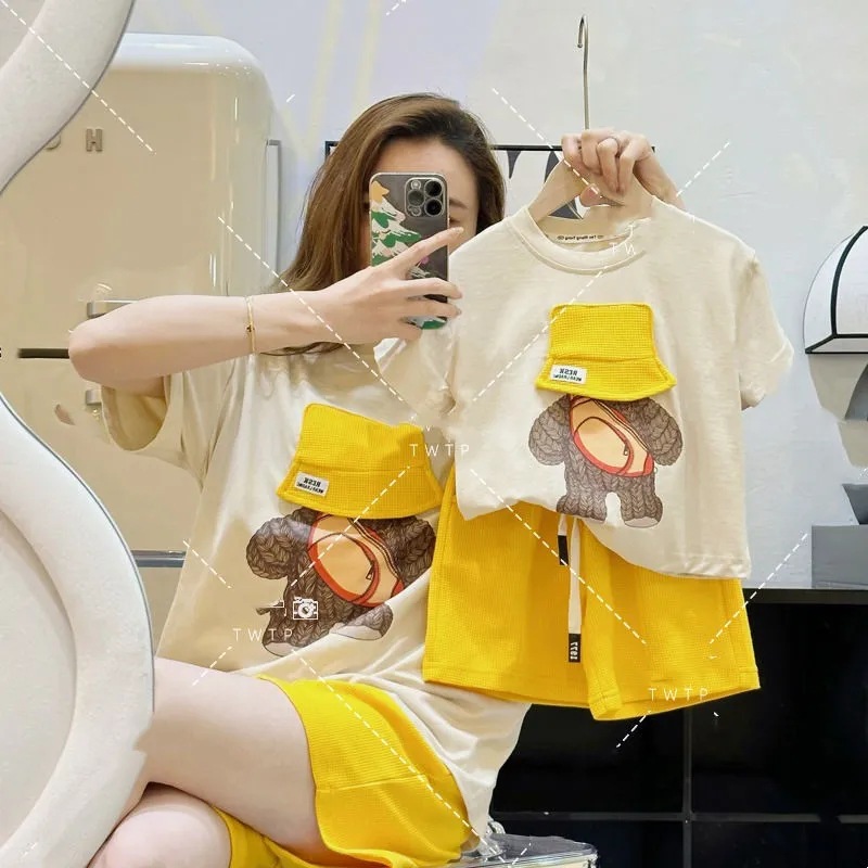 2024 summer new parent-child outfit a three-piece sticker three-dimensional hat solid color boys and girls T-shirt shorts two-piece set