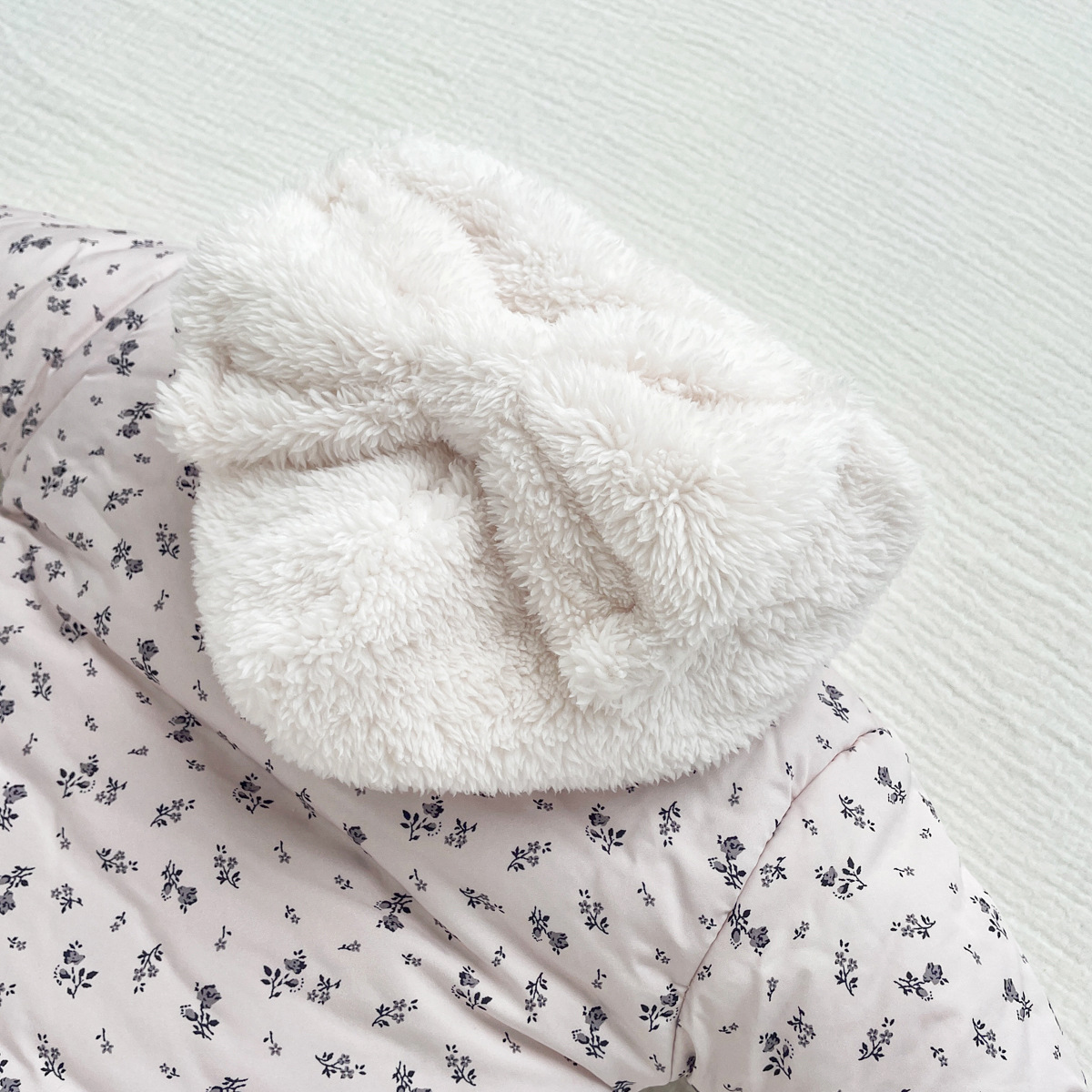 Picture of Girls' Winter thickened coat Korean style new baby girls' warm bow hooded cute coat cotton-padded jacket