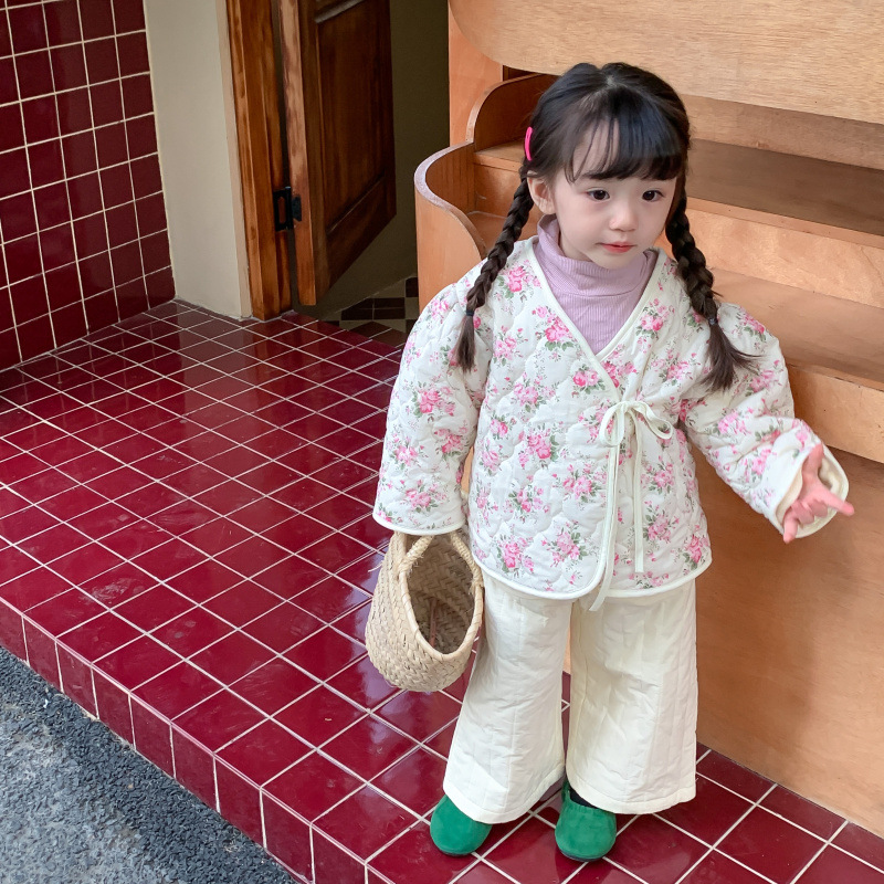 Picture of Girls' autumn and winter thickened cotton-padded fleece floral cotton-padded coat 2023 new Korean style fashionable lace-up cotton-padded jacket for baby girls