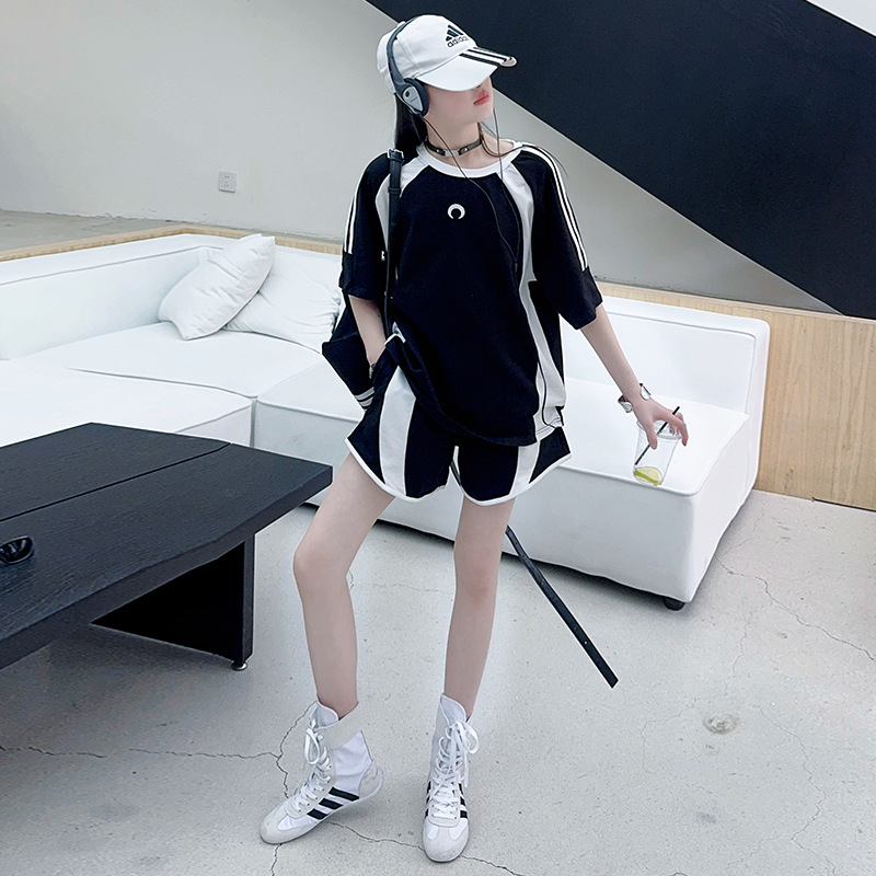 Picture of Sports suit Girls Summer 2025 New Big Kids Girls Western Style Short-sleeved Children's Summer Quick-drying Internet Popular Shorts