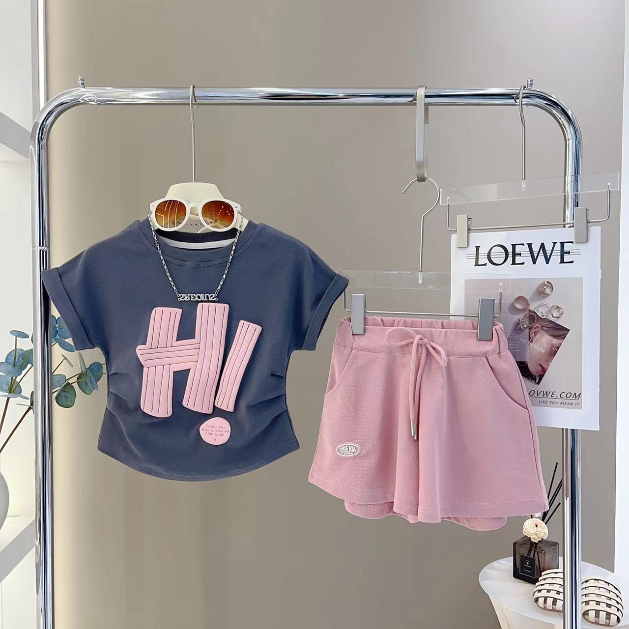 Girls' Suit 2023 New Summer Casual Printed Suit Short-sleeved Shorts Fashion Children's Two-piece Fashionable Suit