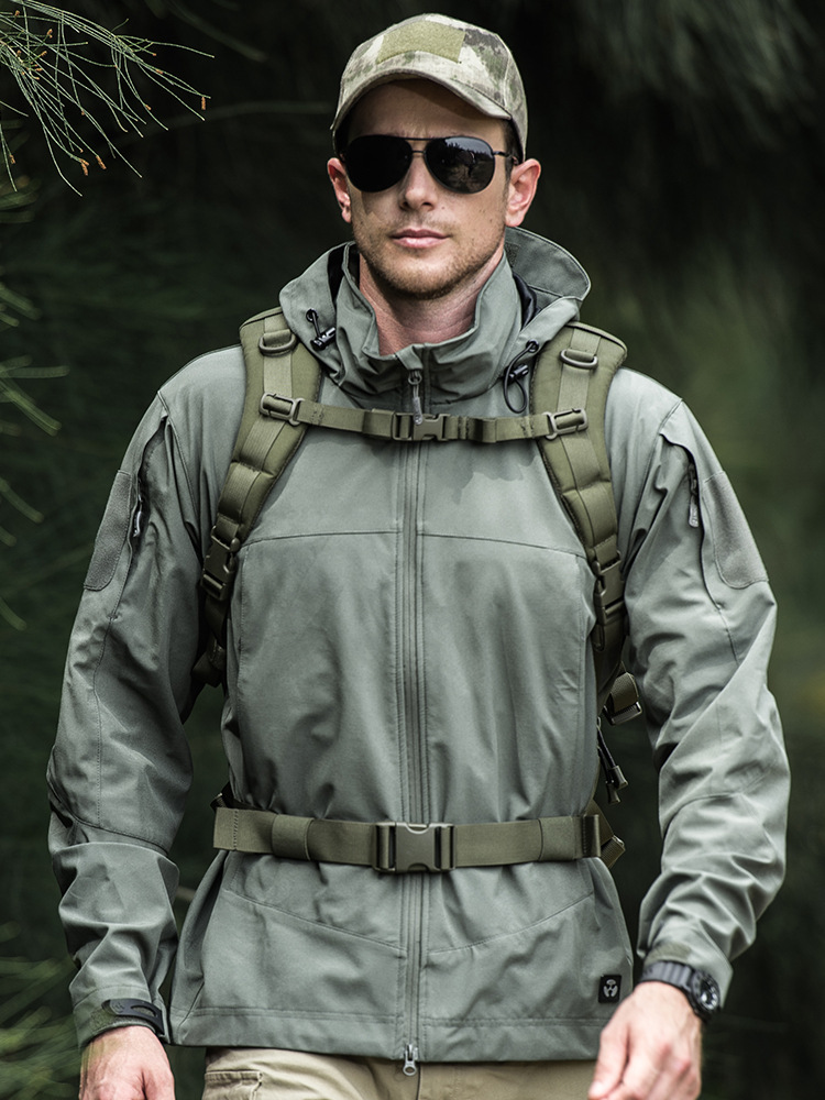 Outdoor Lightweight Commuter Tactical Jacket Charge Soft Shell Jacket Men's Windproof Water-repellent Mountaineering Jacket