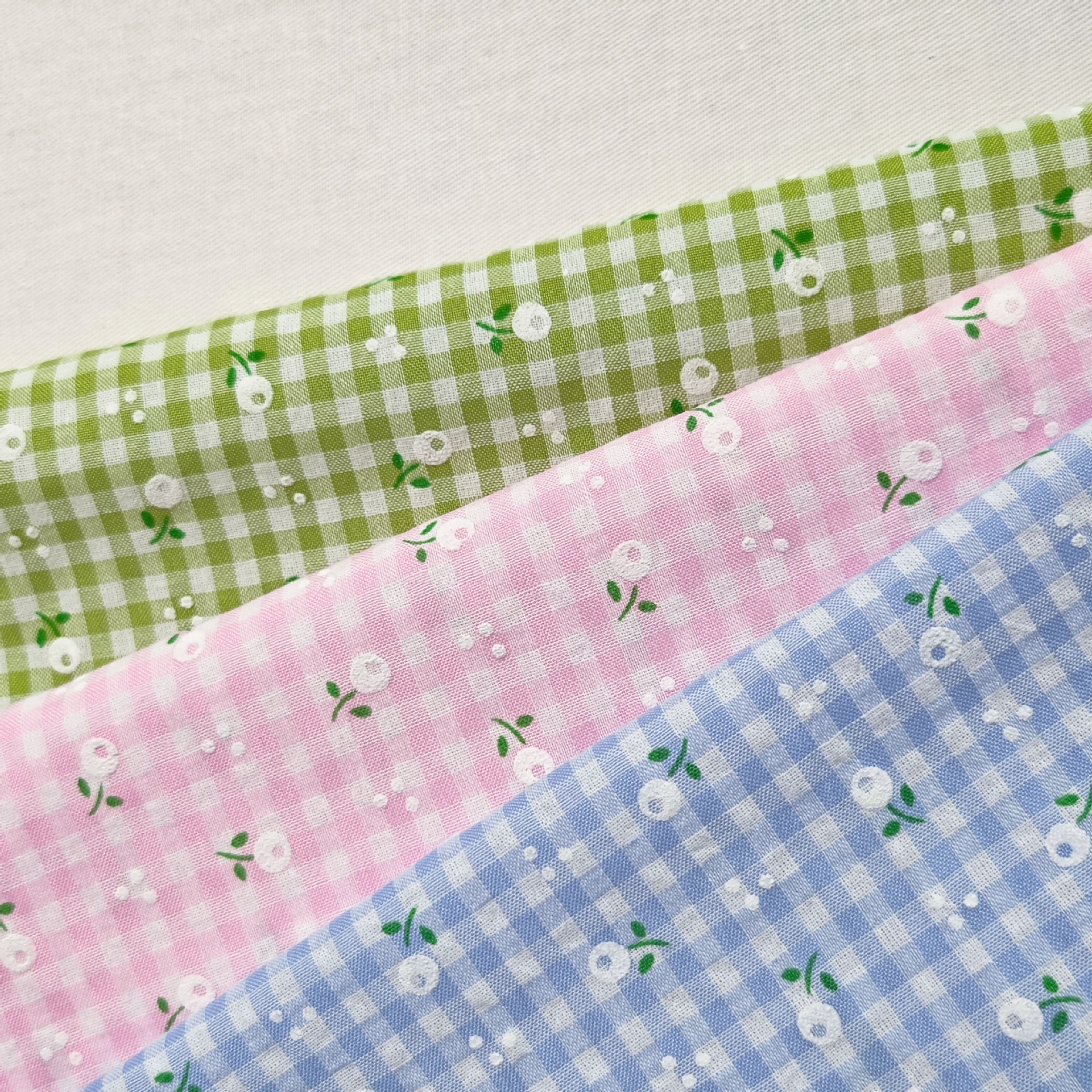 Spring and summer polyester cotton yarn-dyed Chaoyang small floral bubble printed dress shirt table cloth printed fabric home boutique