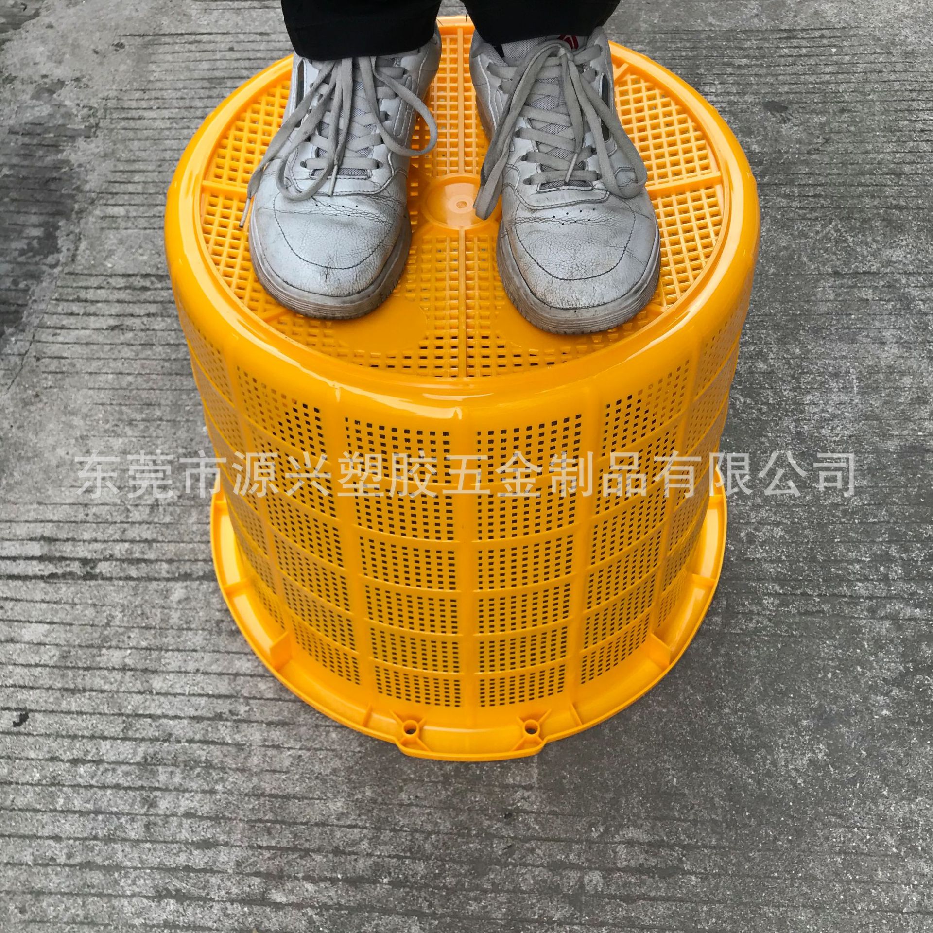 Guangdong Yuanxing wholesale plastic storage and sorting basket round vegetable turnover frame waist fruit picking shrimp crab