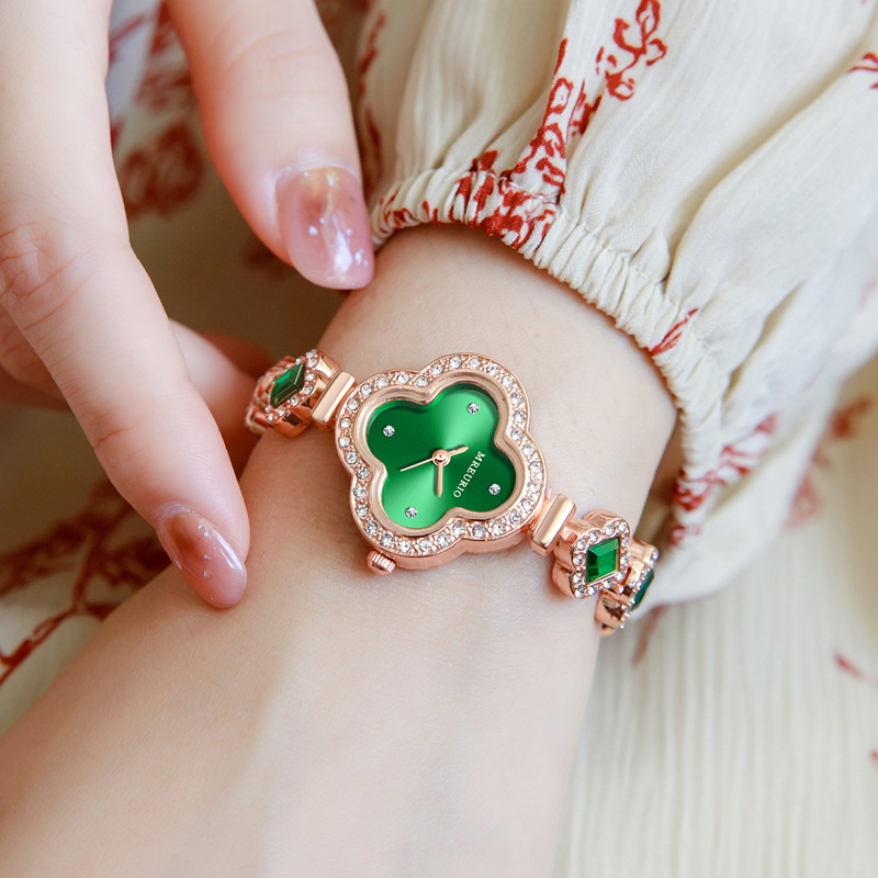Picture of Live Hot Hot Hot Fashion Four-leaf Clover Bracelet Quartz Watch Emerald Women's Watch Women's Watch Factory Wholesale