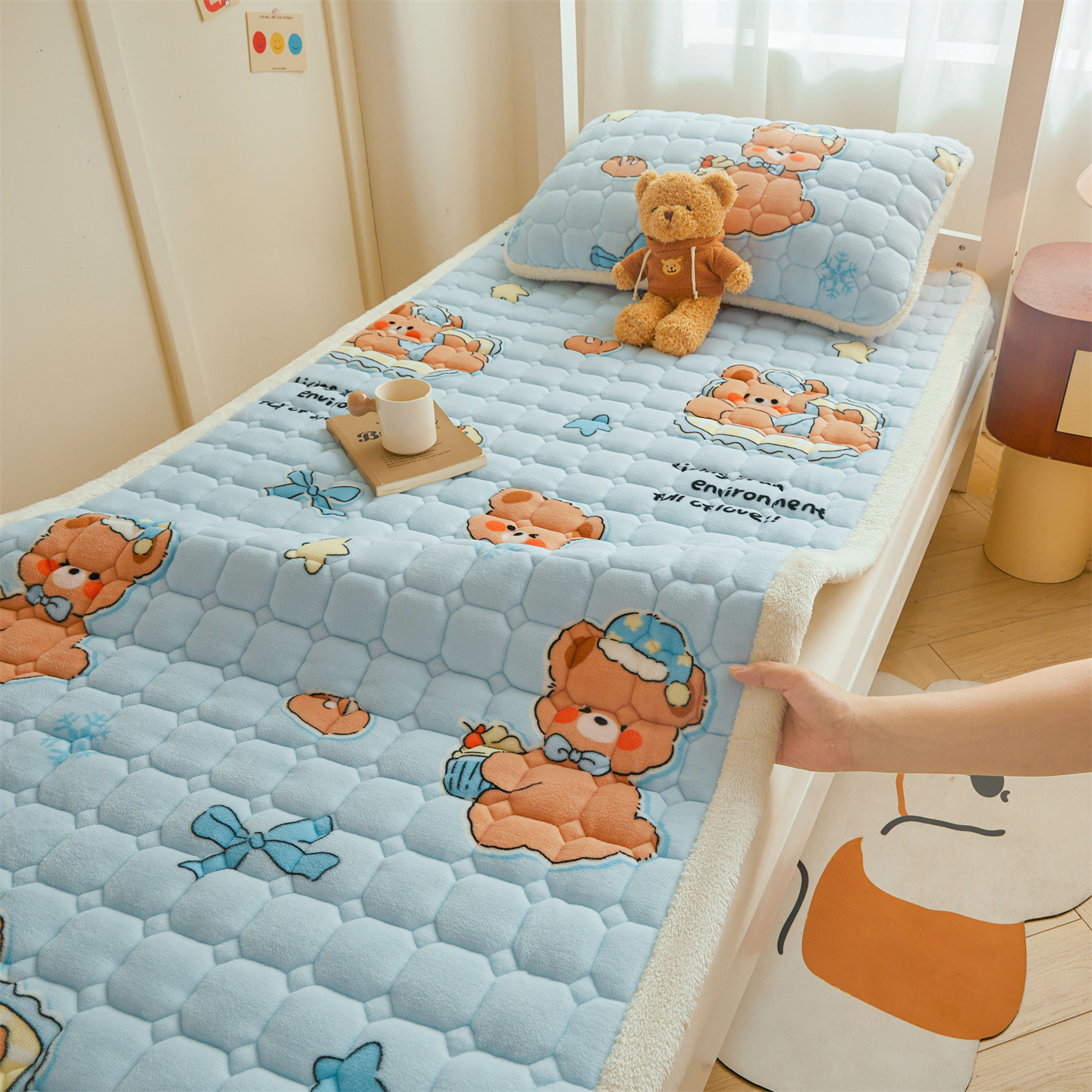 Picture of Class A Soybean Milk Velvet Mattress Winter Thickened Coral Velvet Dormitory Single Mattress Household Folding Cushion