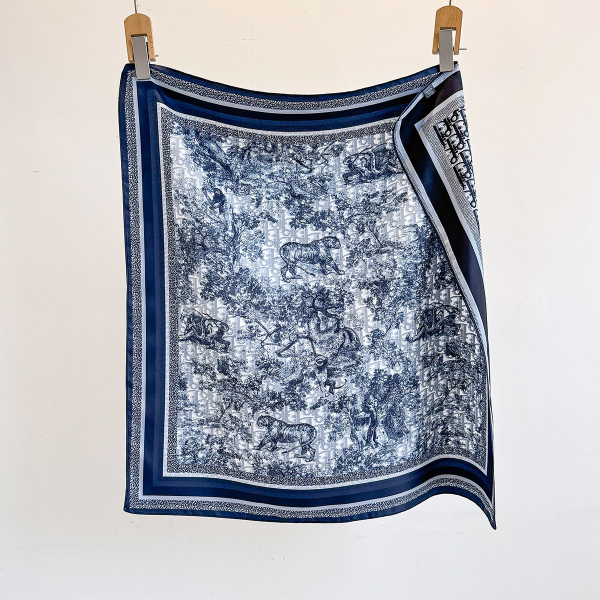 Picture of Cross-border Double-sided New Vintage Printed Scarf Korean Style Women's Fashion 70 Square Scarf Scarf Scarf Tie Scarf Professional