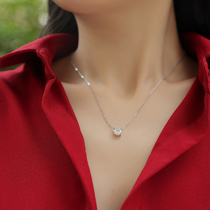Picture of Nose Pick Pure Silver D Color Moissanite 1 Carat Zhao Lusi Same Style Necklace for Women Four-Prong Light Luxury High-End Clavicle Chain
