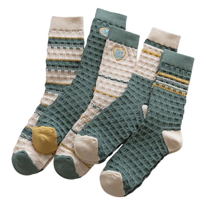 Bubble Socks Women's Green Mid-barrel Autumn and Winter Sports Cotton Net Red Sun Style Cute Ins Love Embroidered Fashionable Socks