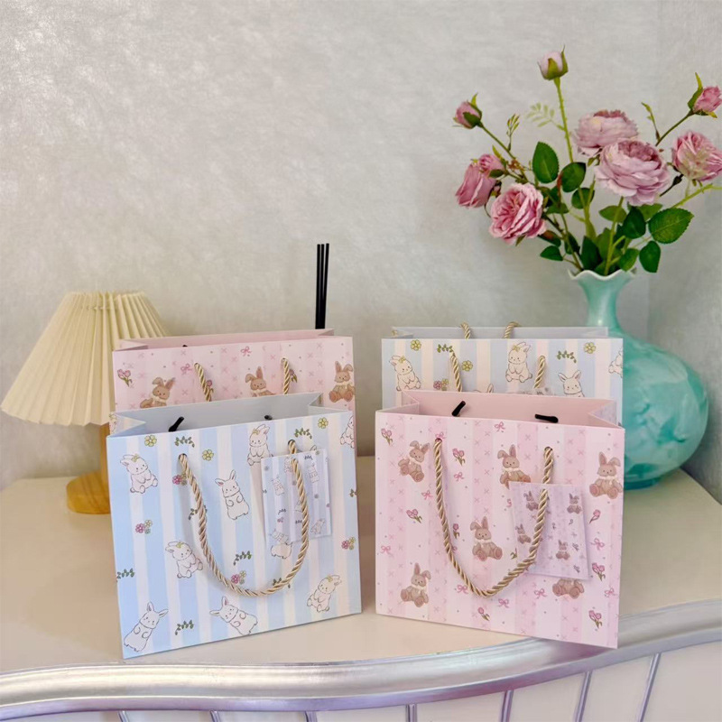 Kitten Series Gift Bag, Exquisite Outing, Large Capacity, High-Value Cardboard Handbag, Birthday Gift Packaging Bag
