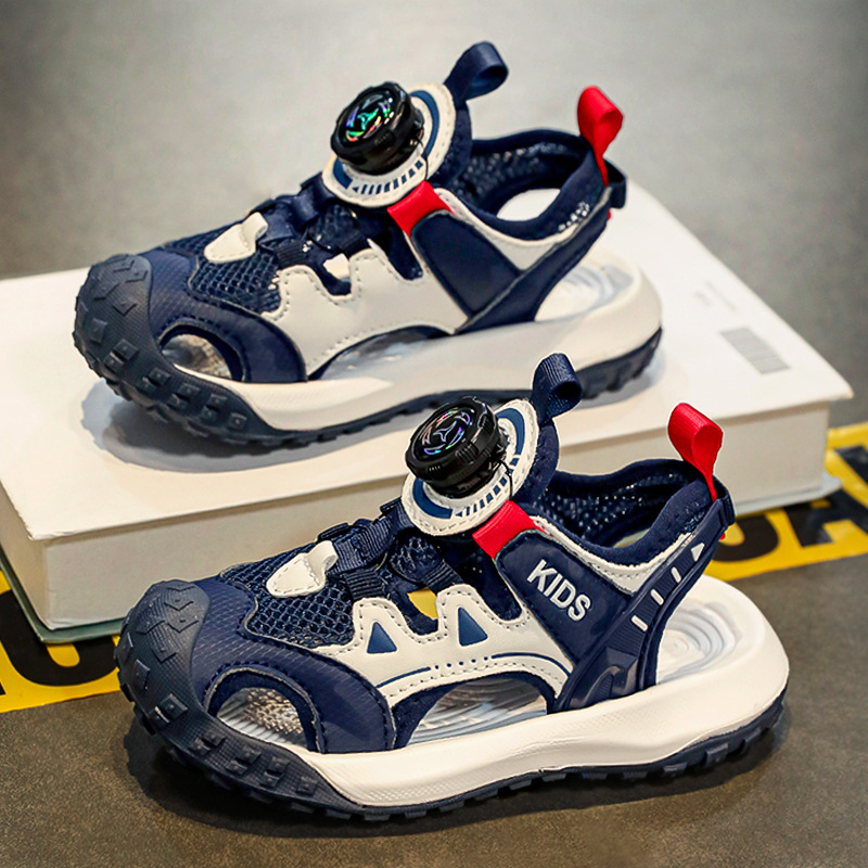 Boys Sandals Summer 2025 New Children's Shoes Sports Beach Shoes Big Kids Boys Wrap Head Swivel Button
