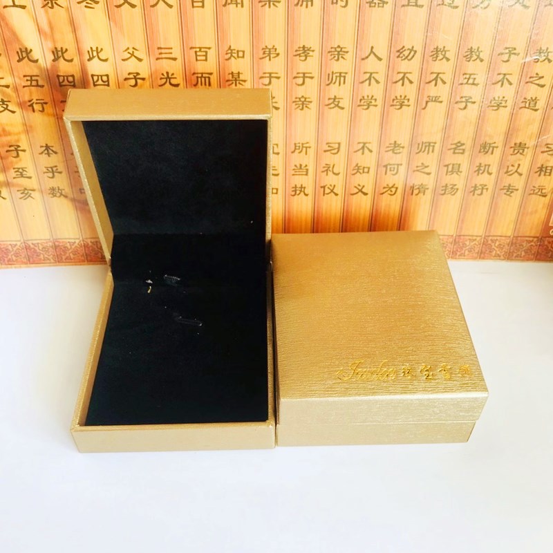Picture of Supply of Live Jewelry Boxes, Leather-Filled Paper Diagonal Plaid Storage Boxes, Bracelet Boxes, Jewelry Pendant Boxes, Hanging Beads
