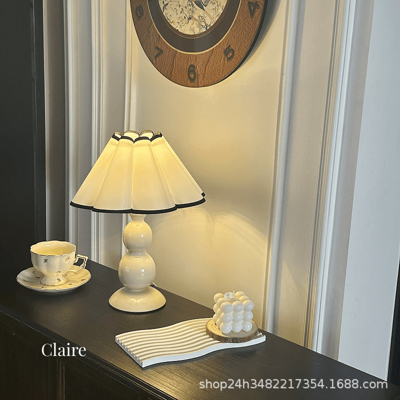 Vintage Korean-style Pleated Table Lamp Petal Girl Simple Cute Decorative Bedside Lamp Gourd Romantic French Style Atmosphere Lamp