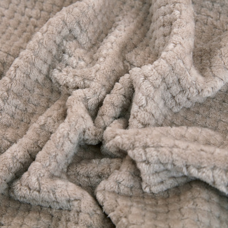Picture of Thick solid color pineapple plaid sofa blanket flannel blanket coral fleece office air conditioning blanket gift blanket