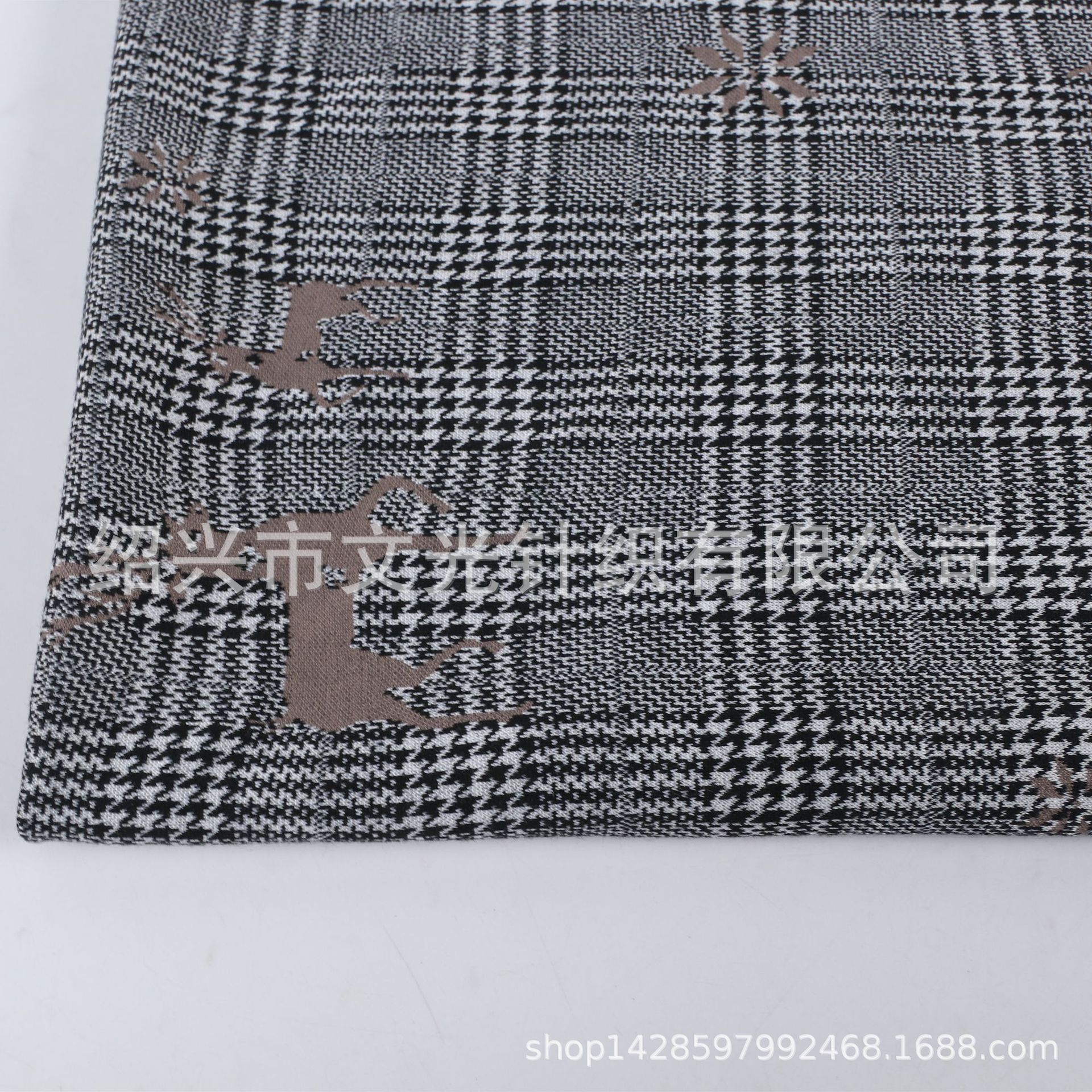 Polyester Viscose Stretch Jacquard Houndstooth Knitted Double-Sided Jacquard Black and White Paid Fashion Women's Fabric