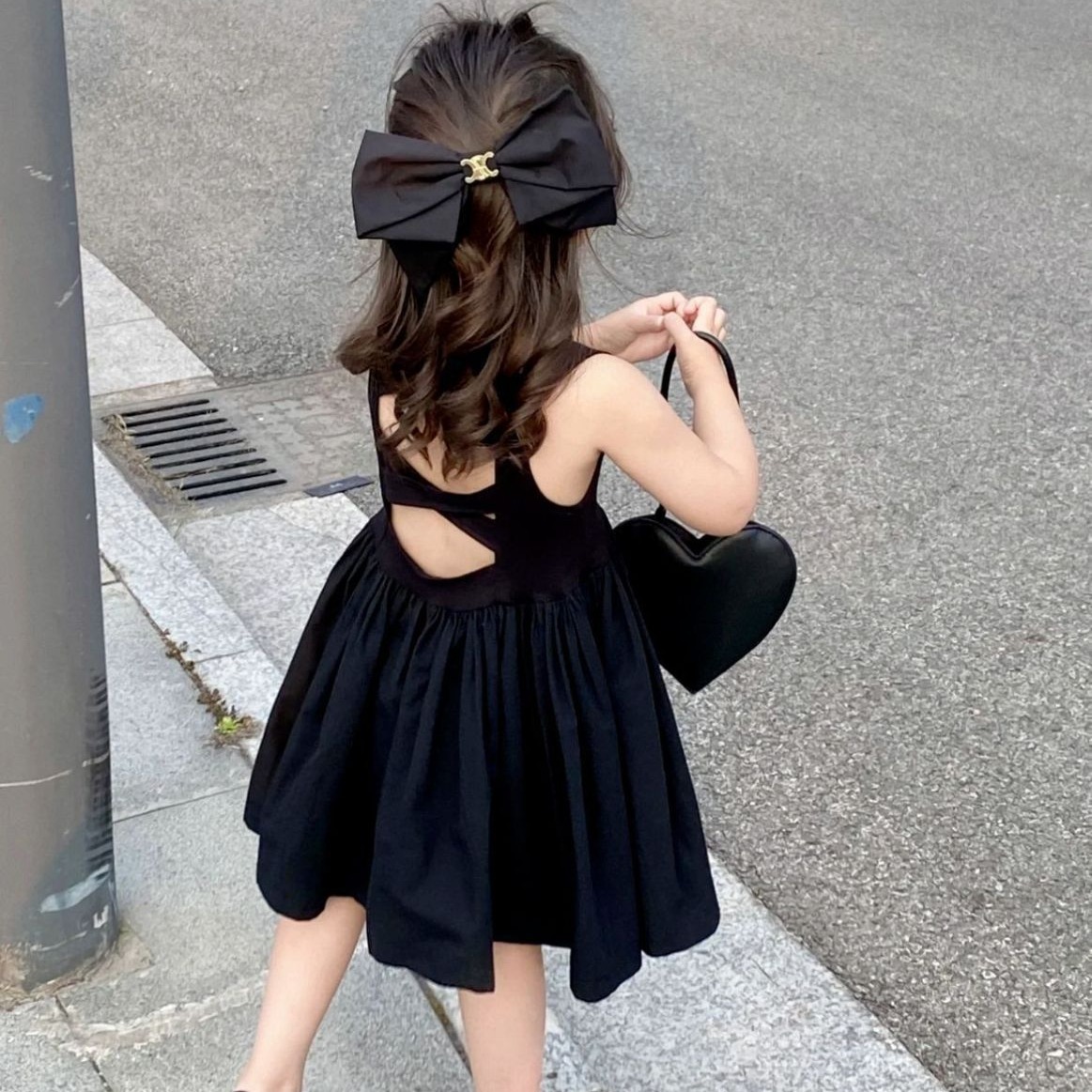 Picture of Girls Dress 2024 Summer Dress Girls Skirt Temperament Backless Cross Beach Suspender Skirt Discreet Tank Top
