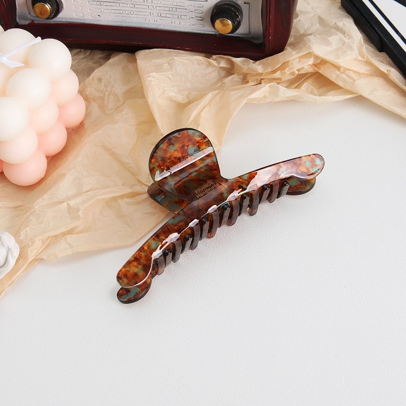 Picture of Tulip Cherry Grab Clip Premium 2024 New Maillard Grab Clip Cute Dalmatian Shark Clip Hair Accessories