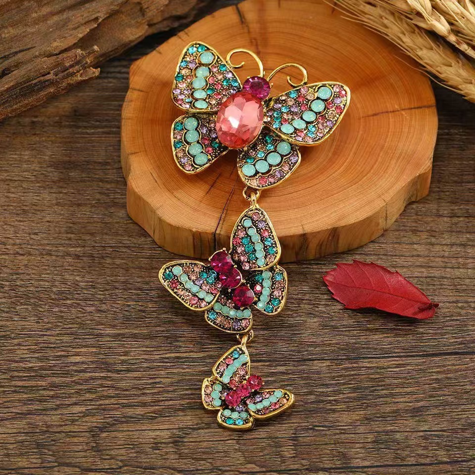 European and American Simulation Three Butterfly Brooch Alloy Accessories Stereo Diamond High-end High-end Retro Texture Clothing Accessories Batch