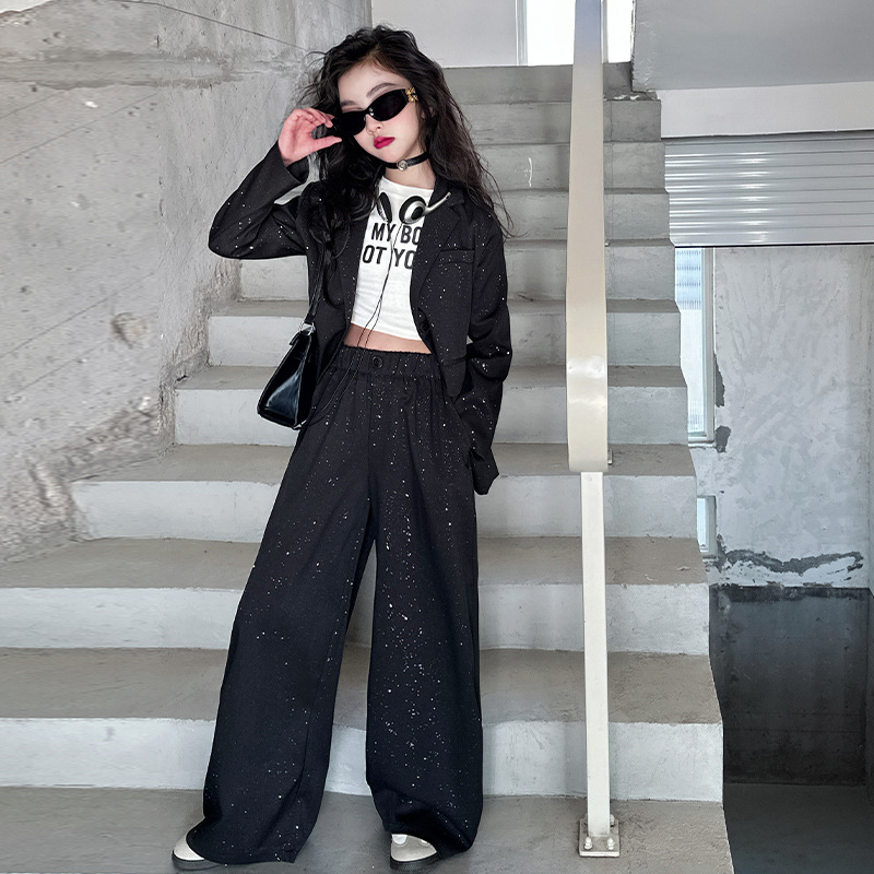 Picture of Girls' 2025 Spring and Autumn Suit suit Children's Trendy American-style Silver Small Suit Big Children's Trendy Show Two-piece Set