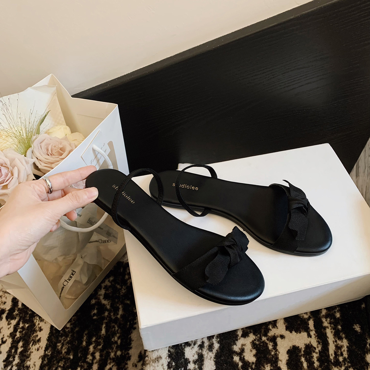Ready Stock Sweet Bow Slimming One-Line Goatskin Soft Bottom Versatile Flat Sandals for Women Summer