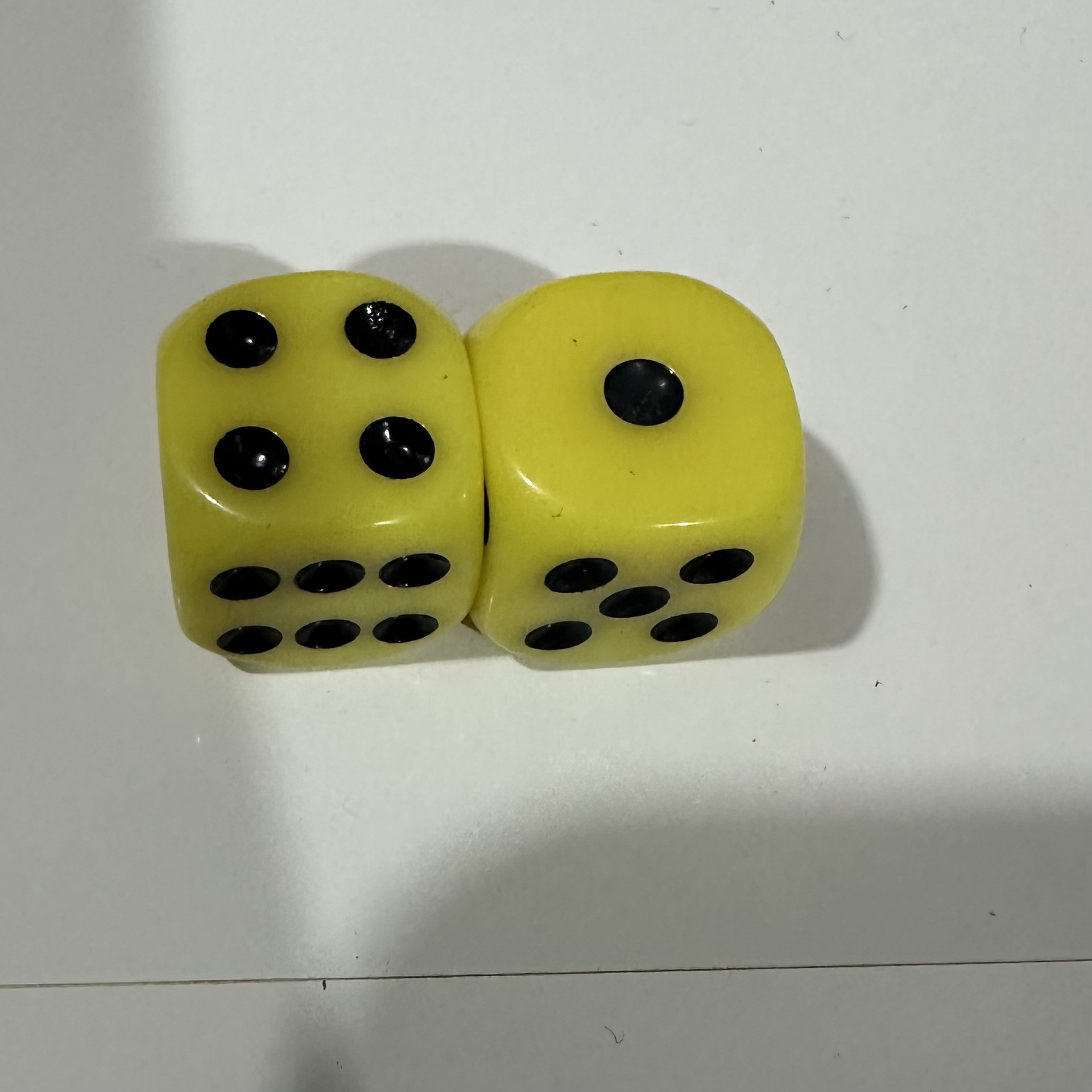 Picture of Yiwu Dege leisure and entertainment supplies 16mm acrylic solid color dice color complete