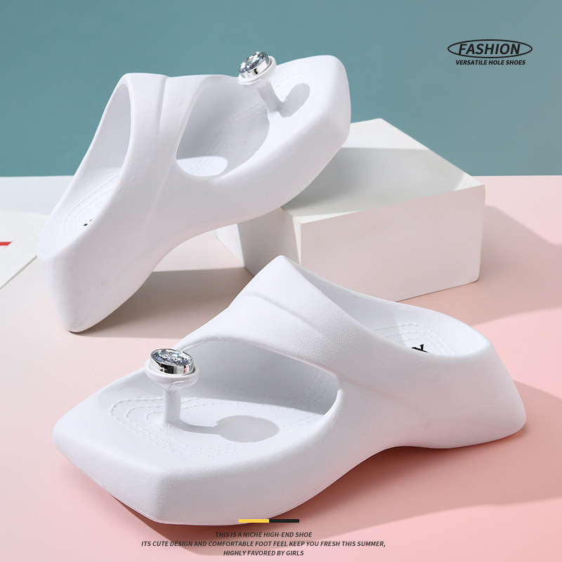 Thick-soled flip-flops women's summer height-increasing sandals clip-on non-slip exterior breathable high-end EVA beach all-match sandals