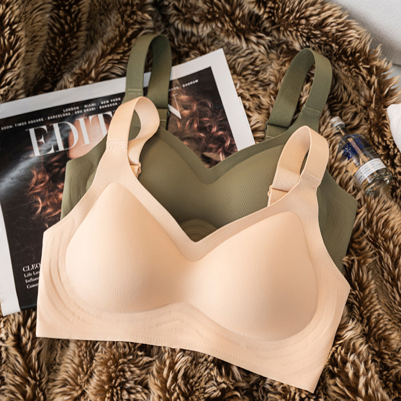 Minimalist Seamless Care Invisible Bra with Gathering and Support Features, Anti-Sagging Design, Detachable Wide Shoulder Straps, Adjustable