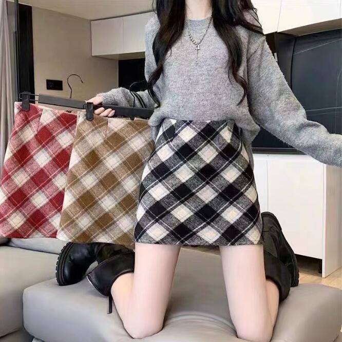 2024 Woolen Plaid Skirt That Covers the Hips, Slimming, High-Waisted, Anti-Exposure Skirt Pants, Hip-Hugging Skirt for Petite Women, Wholesale