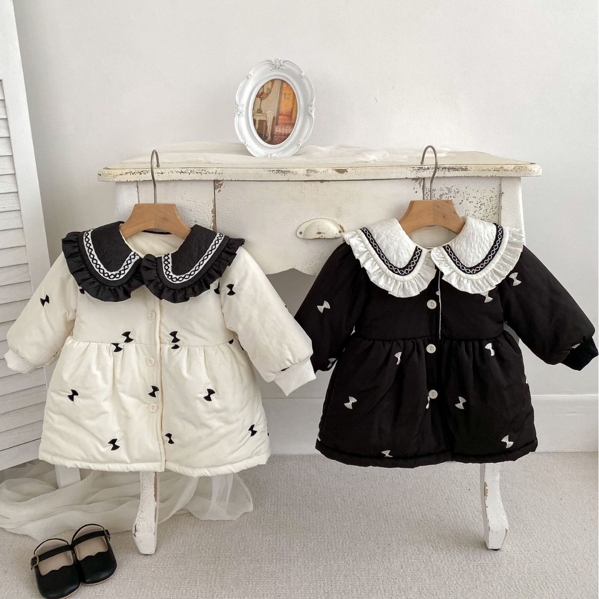 Picture of 2025 Baby Winter Clothes Cotton Clothes Girls Baby Long Thickened Cardigan Cotton Clothes Western Style Lace Lapel Padded Jacket