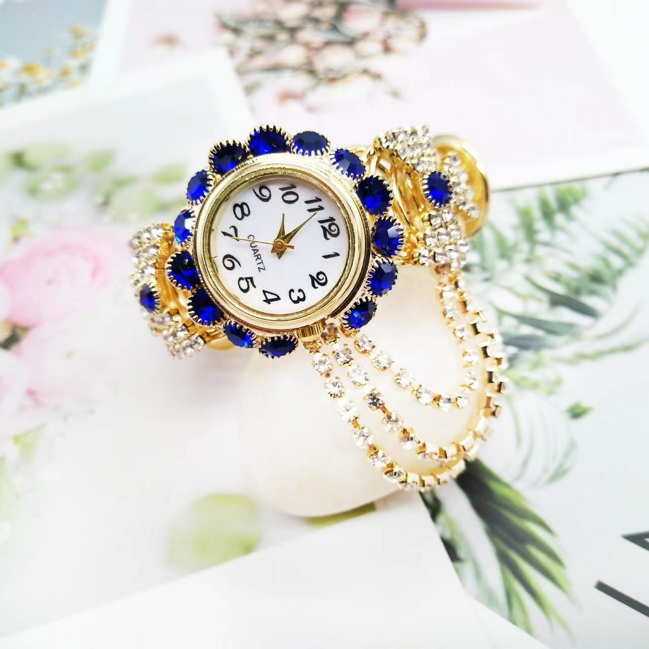 Picture of TikTok New Korean Style Women's Diamond Elegant Quartz Watch Fashion Alloy Bracelet Watch Women's in stock Wholesale