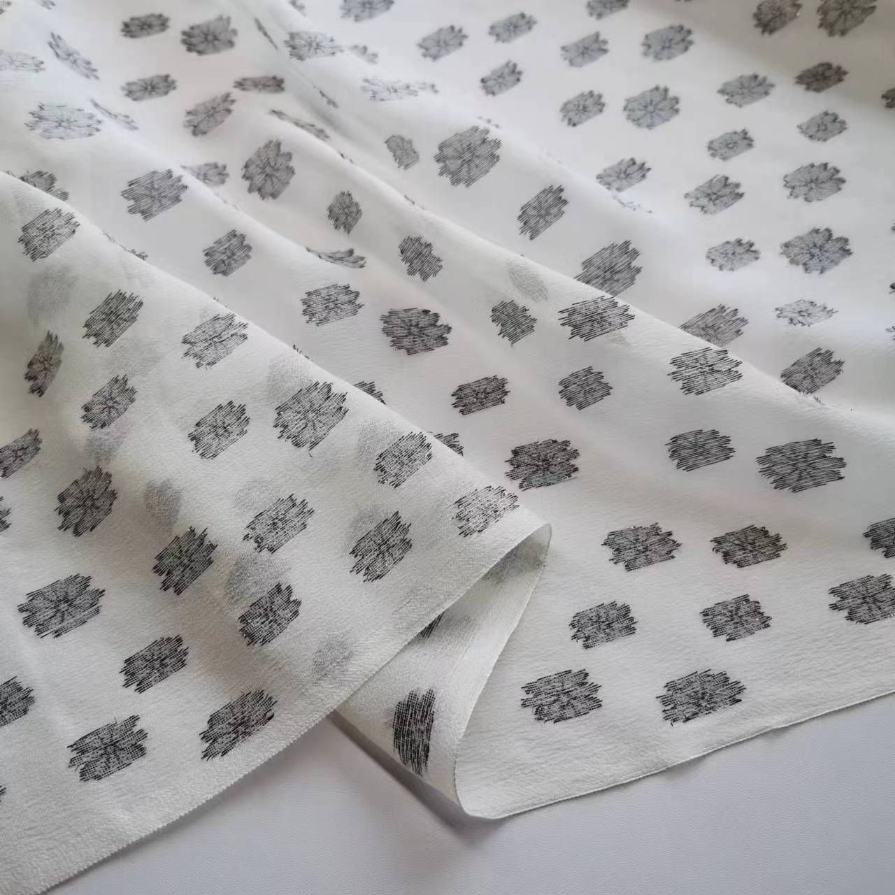 9mm Silk Georgette Woven Flower Mulberry Silk Smooth Georgette Fabric Wide Fashion Skirt Silk Fabric