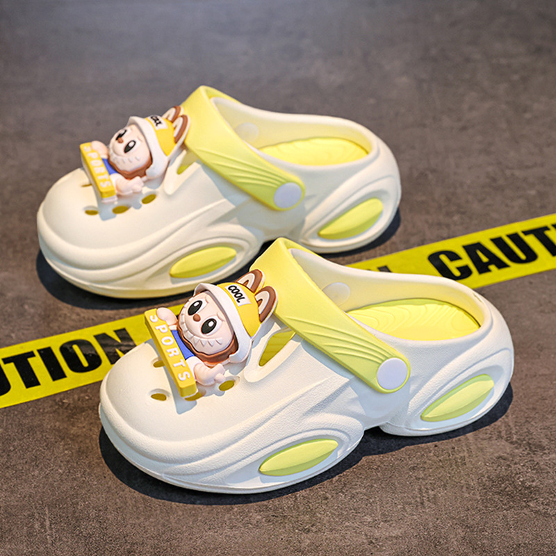 Girls' hole shoes wear 2025 new labub beach shoes sandals sandals girls' children's slippers in summer for middle and adult children