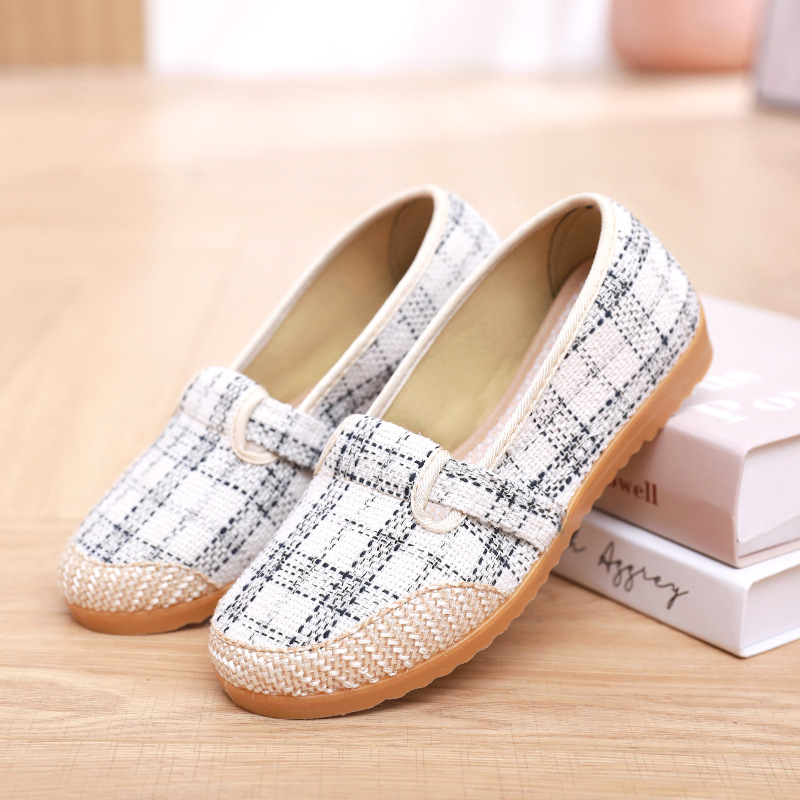Picture of 25 Spring New Old Beijing Cloth Shoes, Non-Slip Tbottomon Soles, Comfortable Women's Shoes for Middle-Aged and Elderly Mothers, Casual Soft Soles