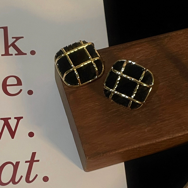 S925 Silver Needle New online celebrity elegant retro fashion earrings female personality flocking metal plaid square earrings
