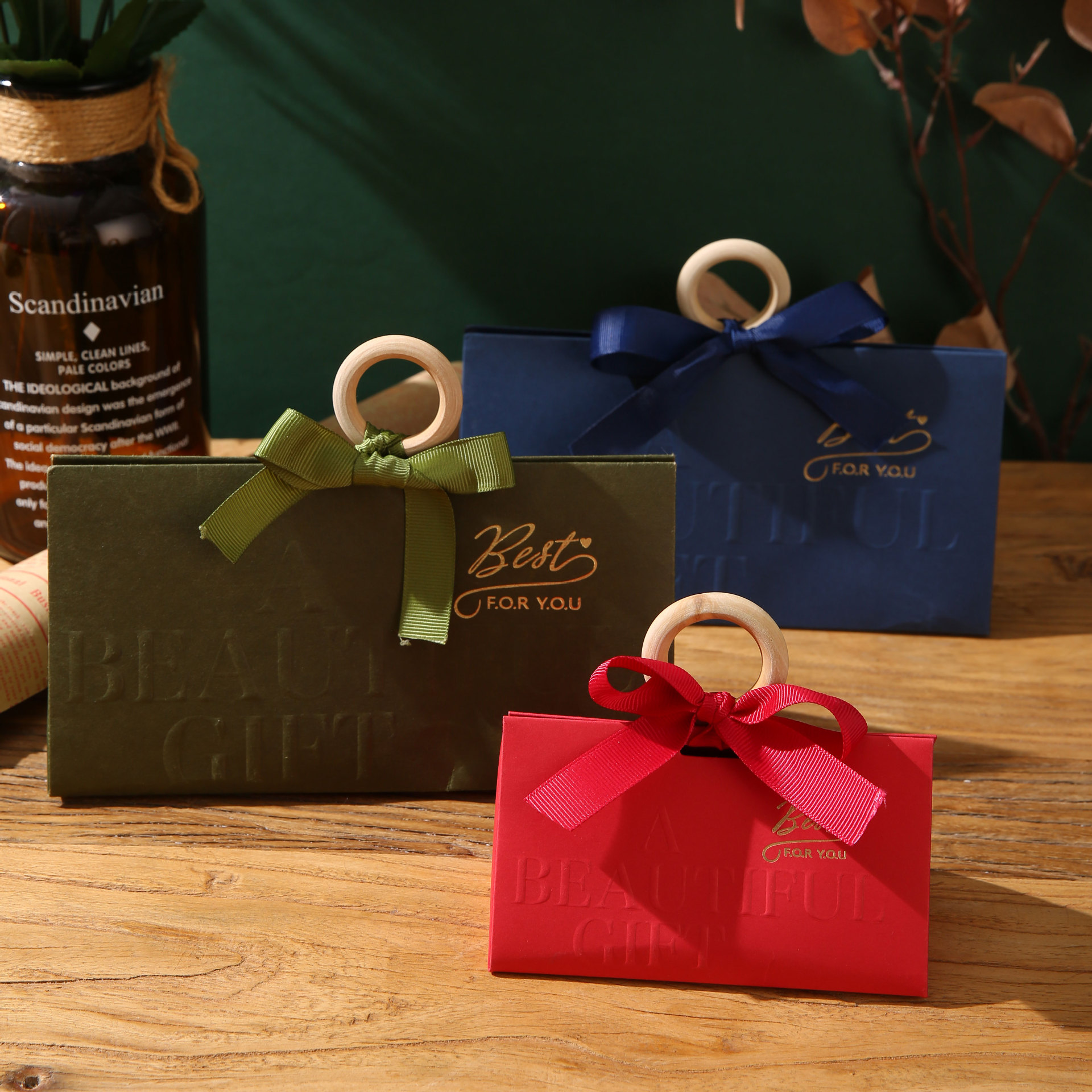 Picture of European Style Simple Kraft Paper Triangle Accompanying Gift Wedding Candy Box Wedding High-end Wedding Creative Portable Gift Box
