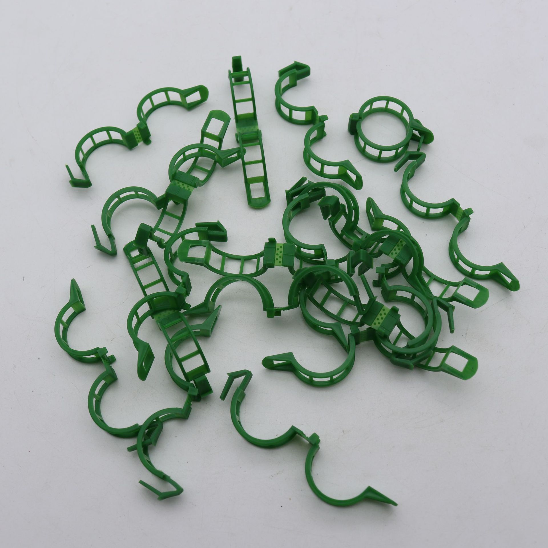 Plastic climbing vine hanging seedling clip binding vine clip binding branch hanging vine clip holding vine plant ornaments vegetable garden clip wholesale