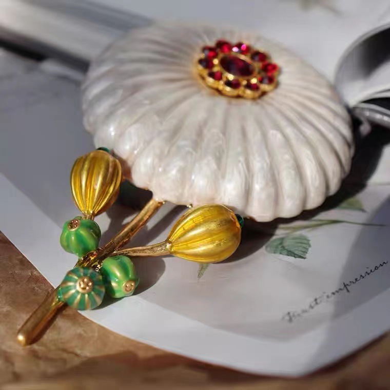 Thousand Family Silver Bohemian Exaggerated Daisy Brooch Female vintage Backflow Orphan Jewelry Antique Collectibles
