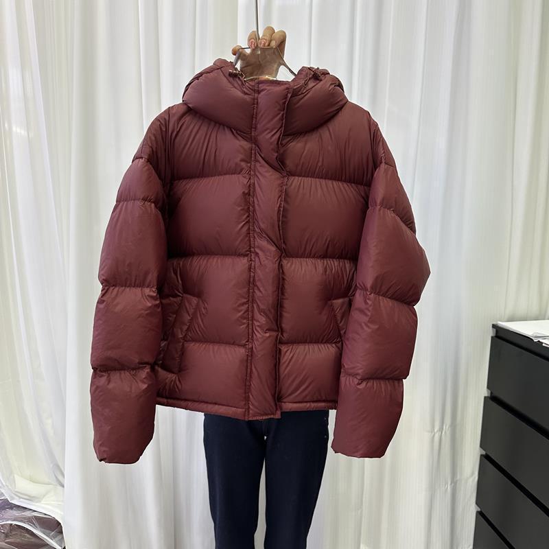Picture of Small Thickeneded Short Cotton Outwear for Women 2025 Winter Trendyy Fashion New Hooded Warm Bread Outwear Trendy