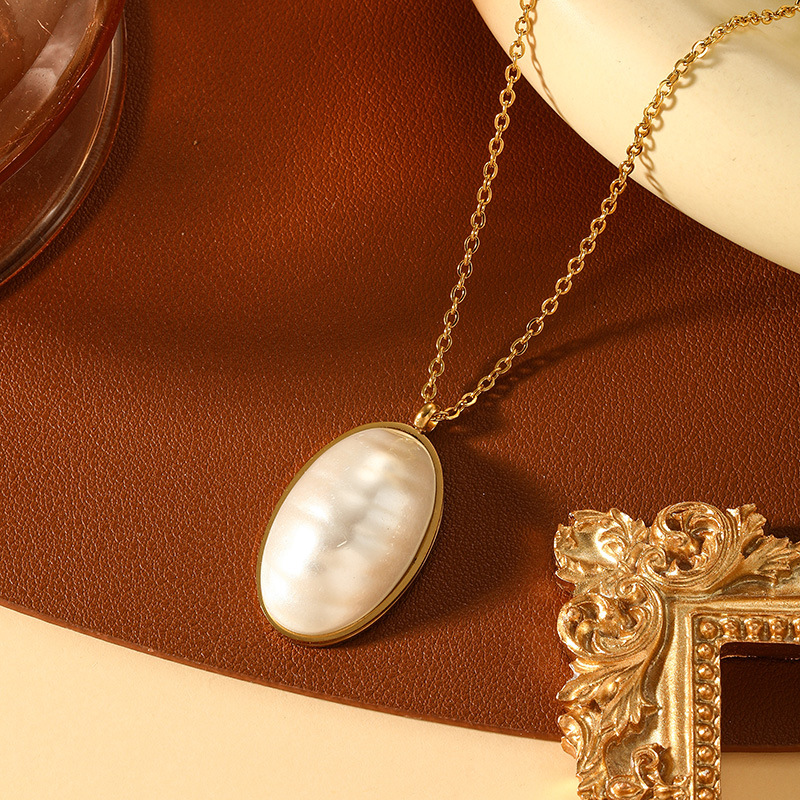 Picture of French Marka Oval Fritillaria Pendant Collarbone Necklace Ring Earrings Titanium Steel Plated 18k True Gold Light Luxury suit