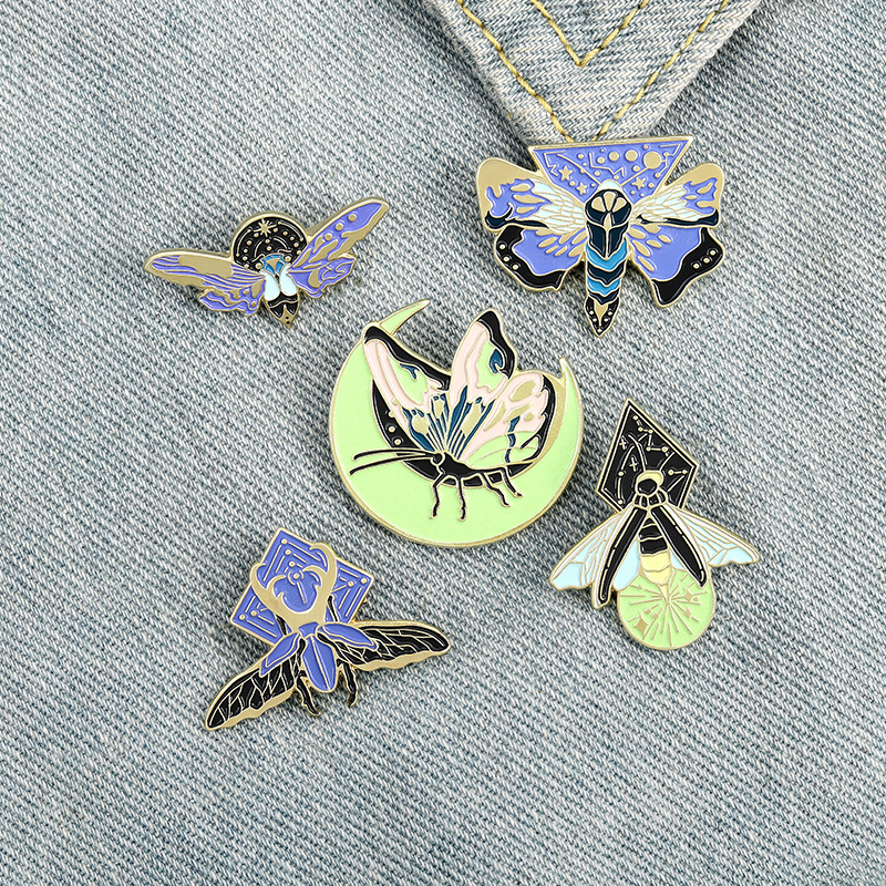 Cartoon Hot Luminous Brooch Jewelry Creative Cartoon Animal Firefly Butterfly Luminous Brooch Pin Badge