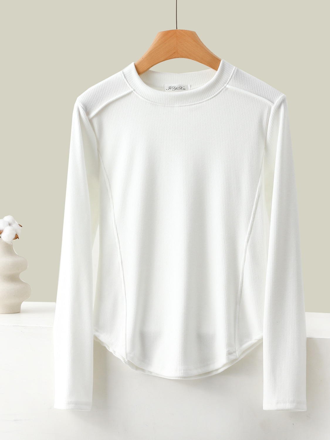 Picture of Round neck long-sleeved T-shirt for women autumn and winter new solid color small shirt loose slimming undershirt top