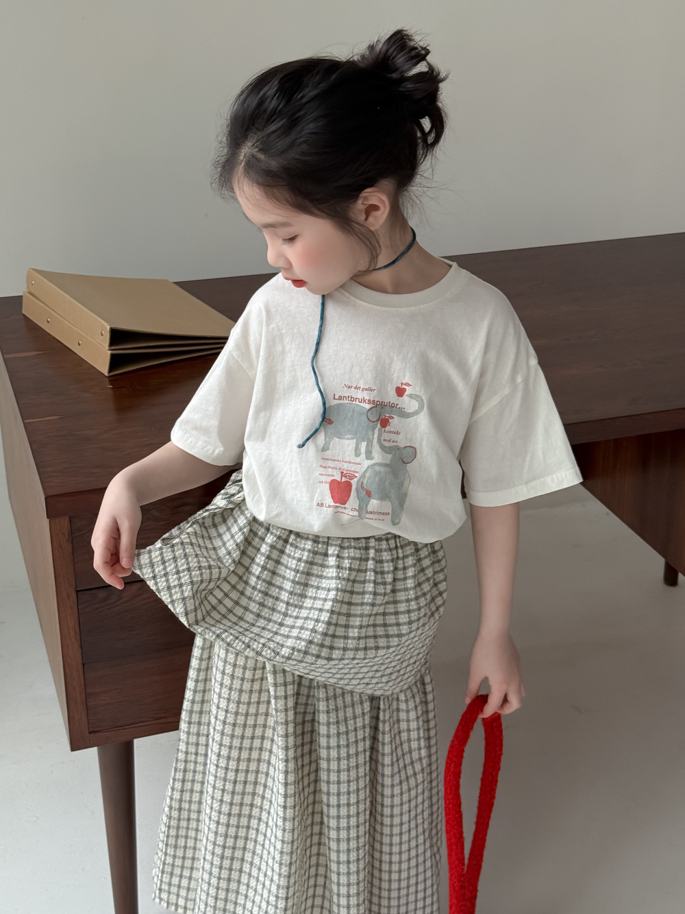Picture of Children's T-shirt 2025 summer girls Korean letter cartoon short sleeve children's round neck casual loose top at the end of the small Meng