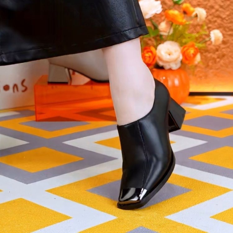 Temperament: Metal toe-wrapped women's shoes, 2025 autumn new soft leather, French soft sole deep-soled single shoes, high heels, can shoes