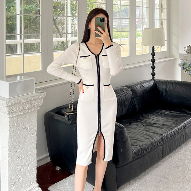 2025 Autumn and Winter Japanese and Korean Version Women's Small Fragrance Style V Neck Zipper Sweater Dress Slim Fit Hip-Covering Knitted Dress 6579